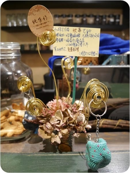 美食。餐廳 台北松山區 南京三民捷運站 亨蕾咖啡HolyCafe 台北松山區下午茶甜點 小歐洲咖啡廳 燉飯/套餐/烤魚 跟著Livia享受人生