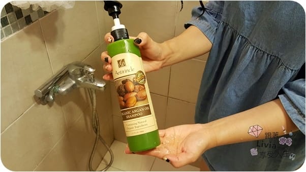 髮絲。清潔 Antirincle 安緹妮蔻 天然有機花草萃取洗髮精/沐浴露 堅果油護色順滑洗髮精/鼠尾草保濕舒眠沐浴露/玫瑰果豐潤亮澤護髮膜 跟著Livia享受人生
