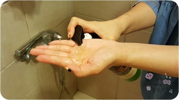 髮絲。清潔 Antirincle 安緹妮蔻 天然有機花草萃取洗髮精/沐浴露 堅果油護色順滑洗髮精/鼠尾草保濕舒眠沐浴露/玫瑰果豐潤亮澤護髮膜 跟著Livia享受人生