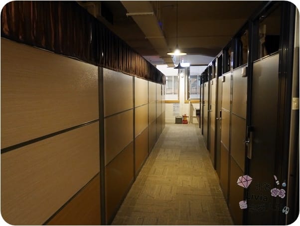 台灣。住宿 台北中正區 台北車站 NEOSOHO 個旅商務 膠囊旅館 台北平價住宿/台北車站住宿推薦/背包客住宿 跟著Livia享受人生