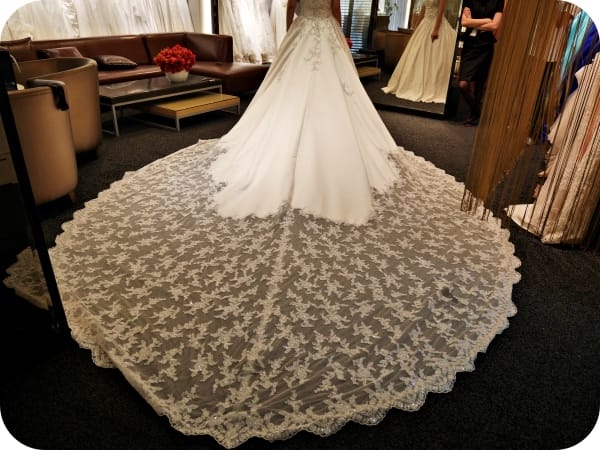 婚紗。Wedding 新竹市 新竹婚紗推薦 新竹法國巴黎婚紗 PRONOVIAS婚紗/漂浮婚紗/韓式婚紗/創意婚紗/婚紗包套/婚紗租借 跟著Livia享受人生