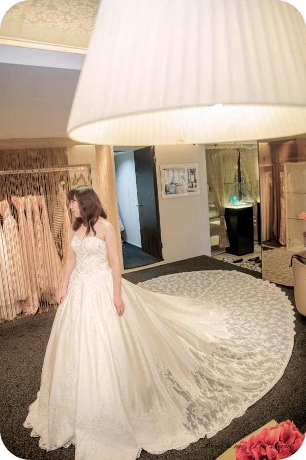 婚紗。Wedding 新竹市 新竹婚紗推薦 新竹法國巴黎婚紗 PRONOVIAS婚紗/漂浮婚紗/韓式婚紗/創意婚紗/婚紗包套/婚紗租借 跟著Livia享受人生