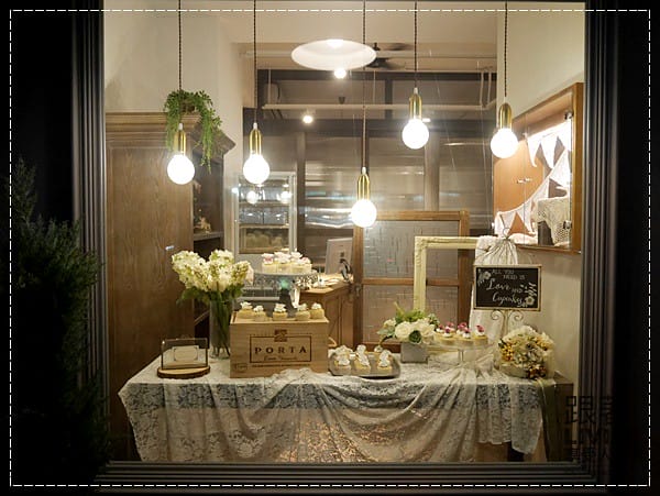 1228-ERova cakes