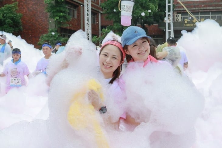路跑活動2018樂瘋泡泡跑 Love Foam Run泡泡跑 台南路跑活動 馬拉松賽事 邊玩邊跑還有禮物拿 跟著Livia享受人生