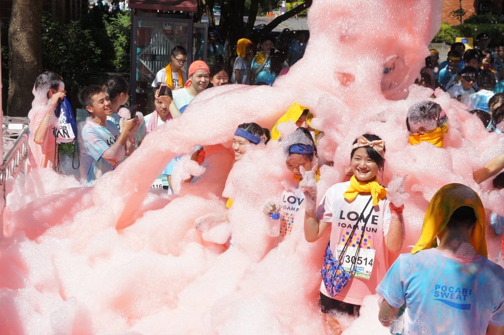 路跑活動2018樂瘋泡泡跑 Love Foam Run泡泡跑 台南路跑活動 馬拉松賽事 邊玩邊跑還有禮物拿 跟著Livia享受人生