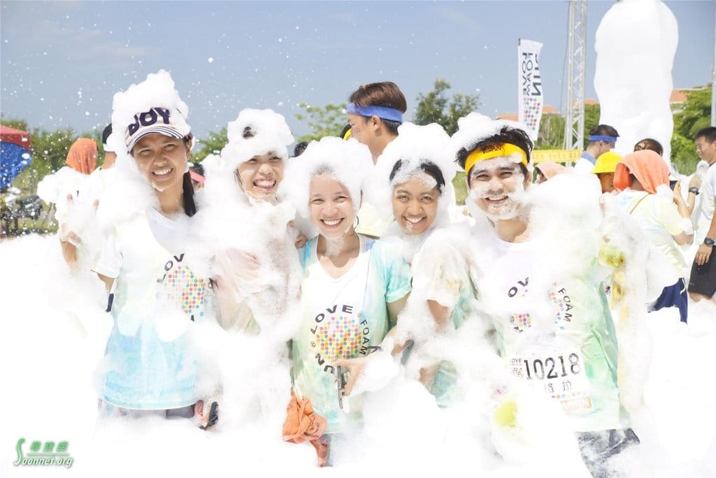 路跑活動2018樂瘋泡泡跑 Love Foam Run泡泡跑 台南路跑活動 馬拉松賽事 邊玩邊跑還有禮物拿 跟著Livia享受人生