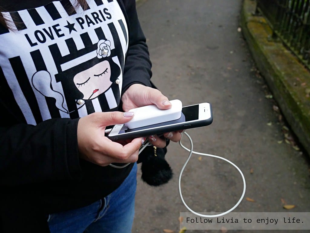 萬國行動電源充xlivia8