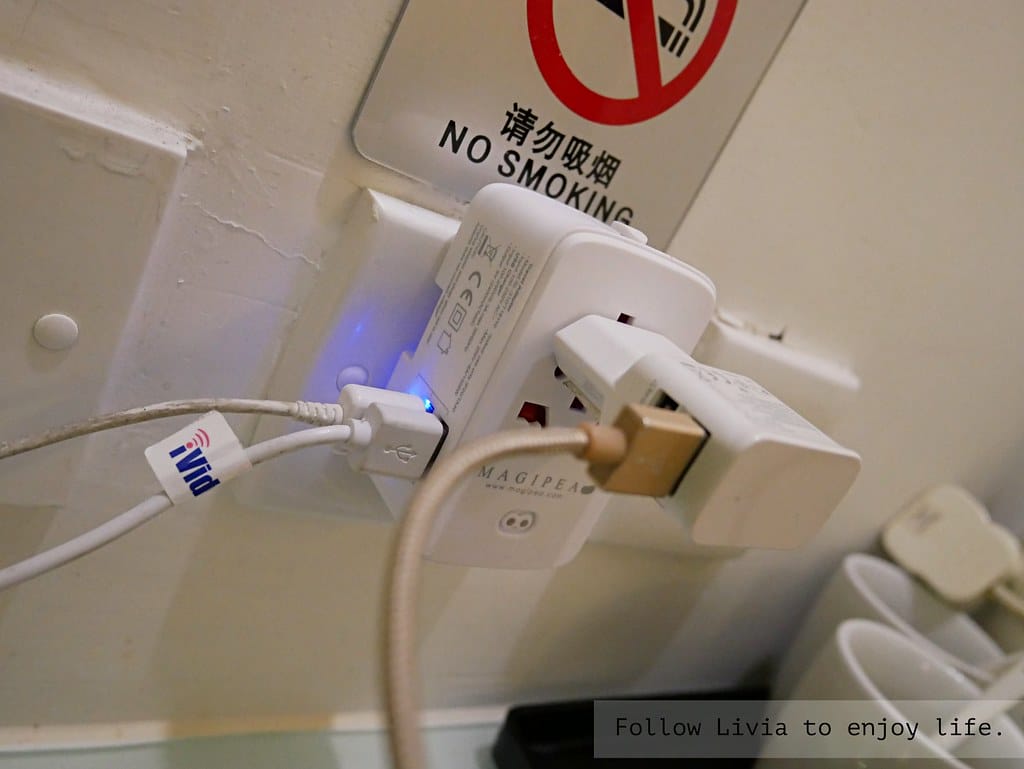 萬國行動電源充xlivia2