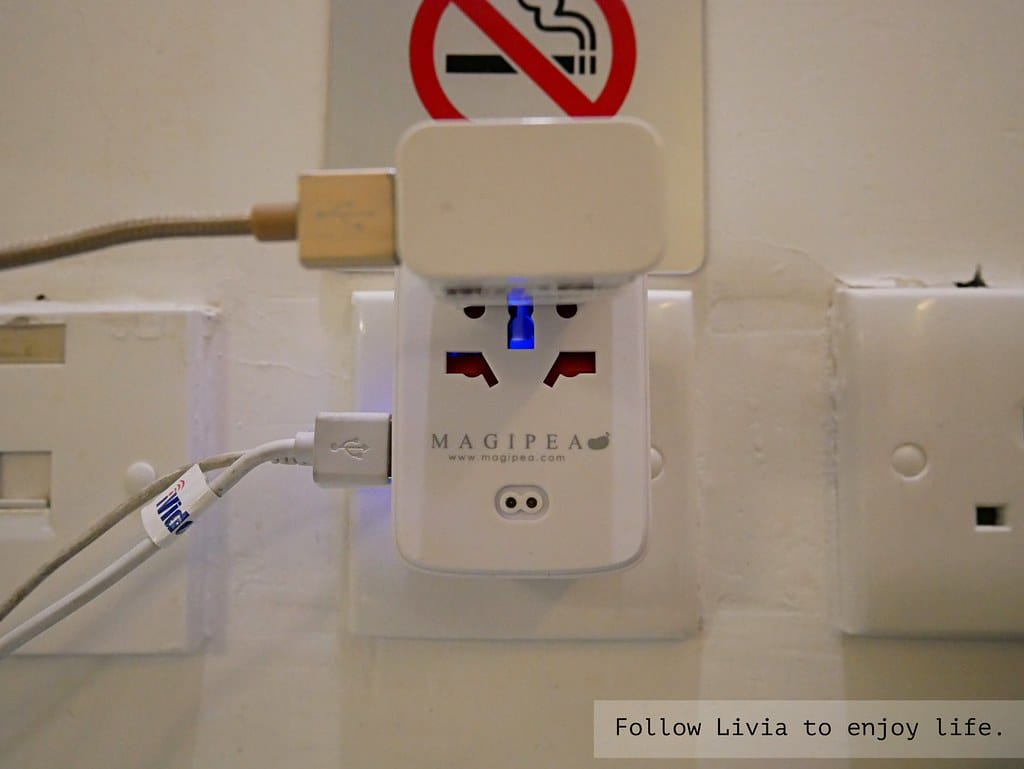 萬國行動電源充xlivia3