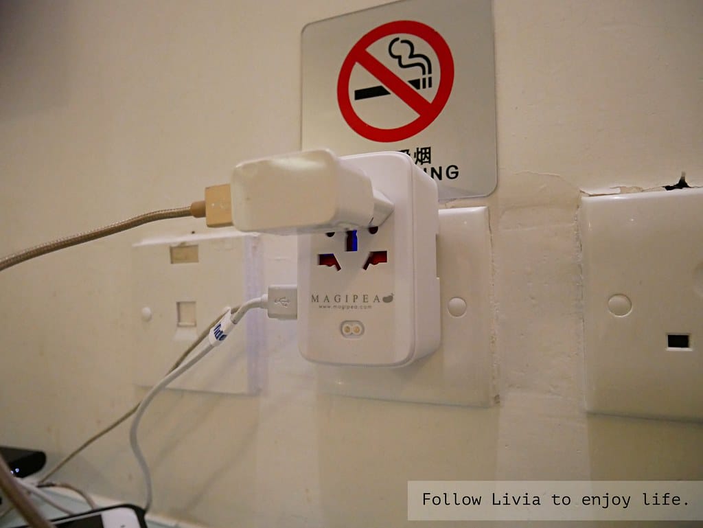 萬國行動電源充xlivia1