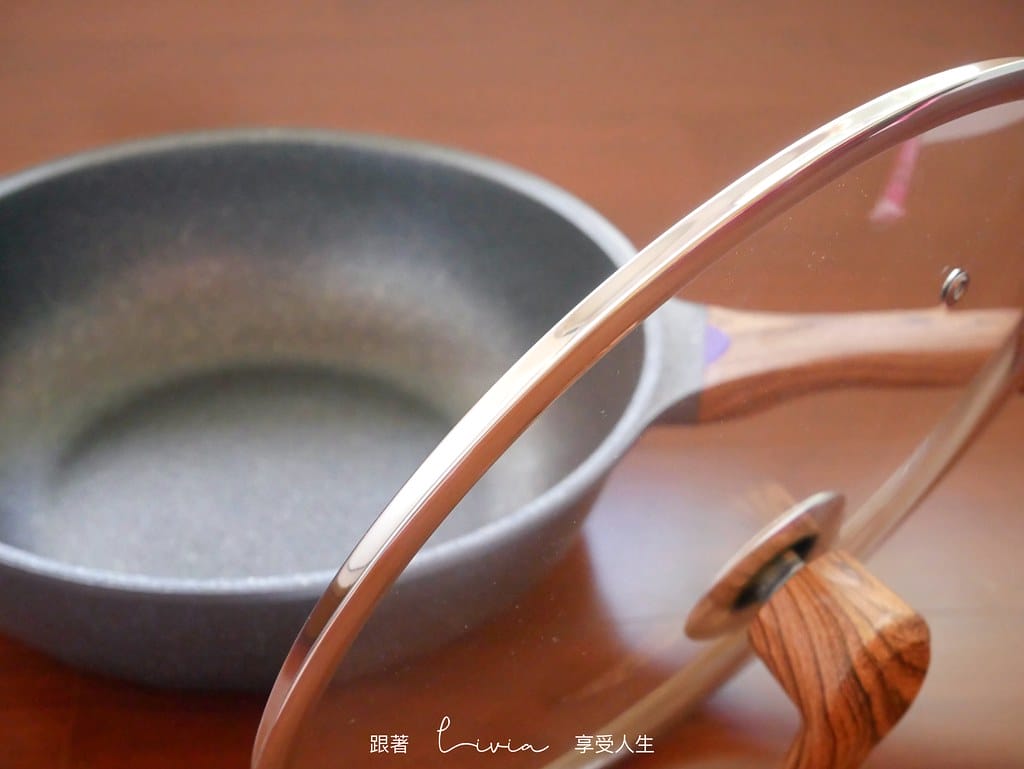大金麥飯石塗層炒鍋7