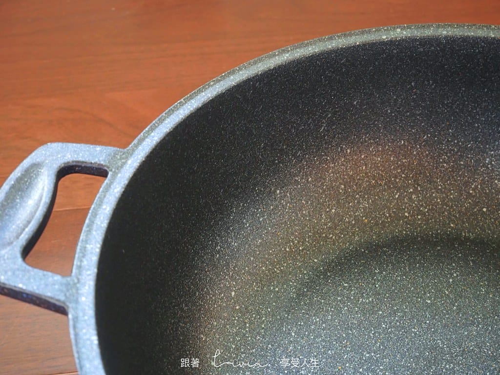 大金麥飯石塗層炒鍋8