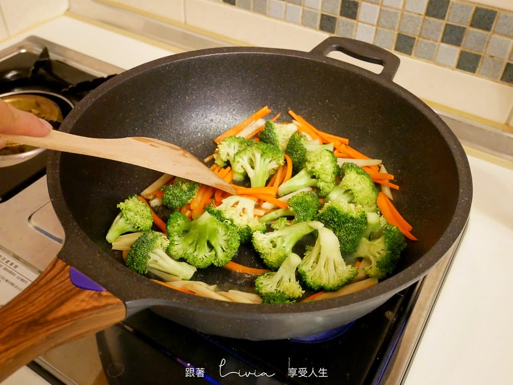 大金麥飯石塗層炒鍋25