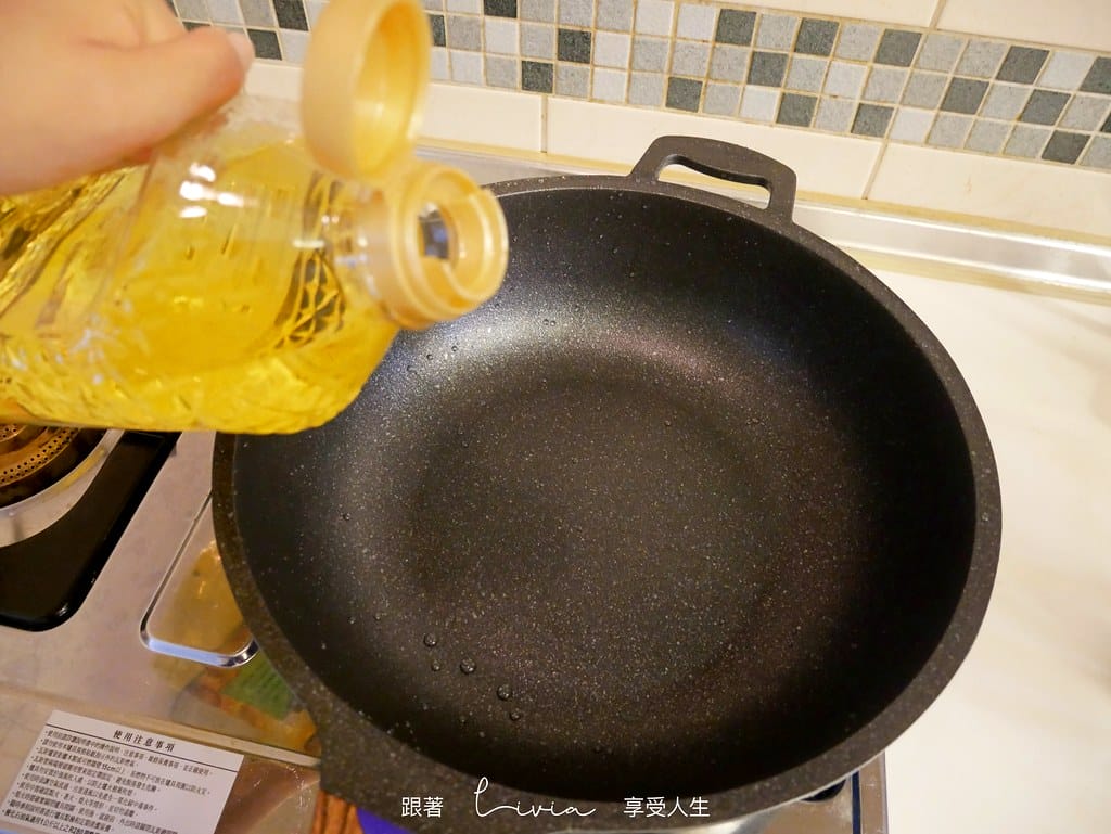 大金麥飯石塗層炒鍋11