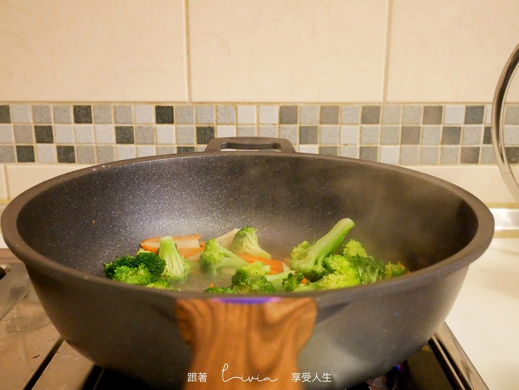 大金麥飯石塗層炒鍋30