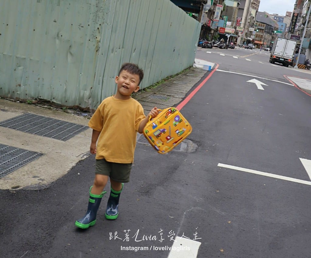 迎接開學日寶貝的第一個超輕量書包Wildkin 書包開箱
