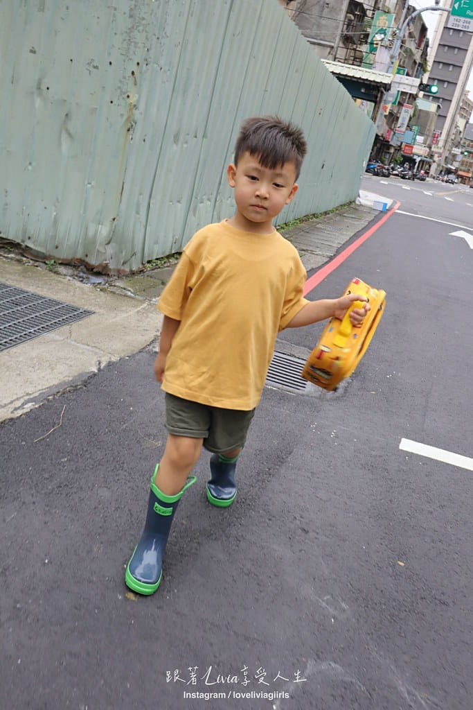 迎接開學日寶貝的第一個超輕量書包Wildkin 書包開箱