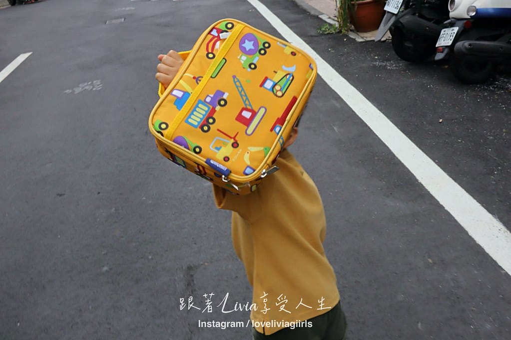 迎接開學日寶貝的第一個超輕量書包Wildkin 書包開箱