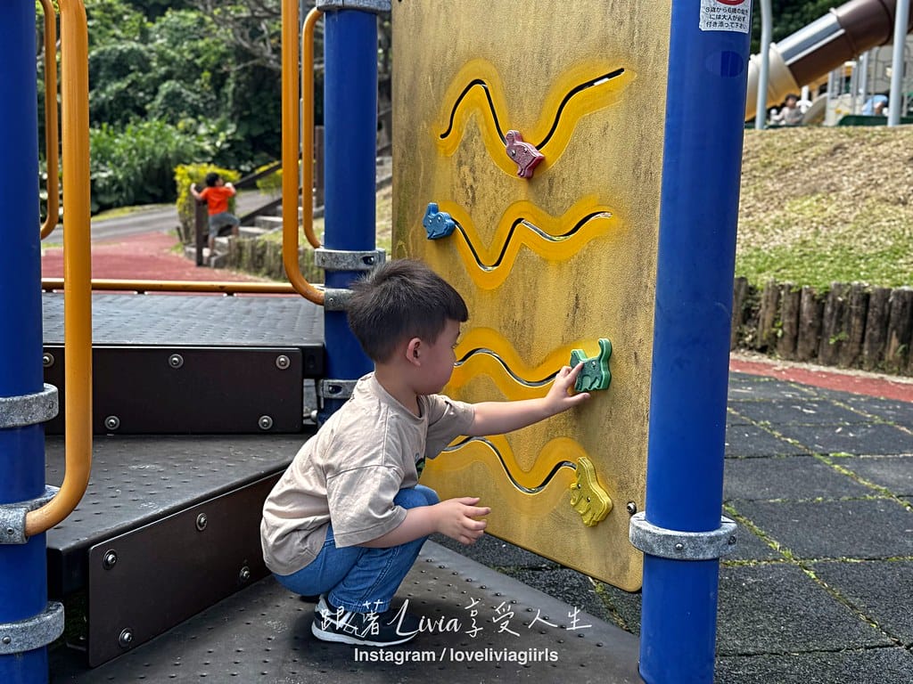 沖繩景點浦添大公園免費親子景點超長滾輪溜滑梯