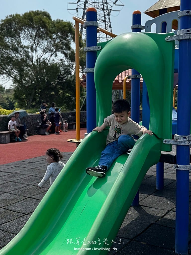 沖繩景點浦添大公園免費親子景點超長滾輪溜滑梯