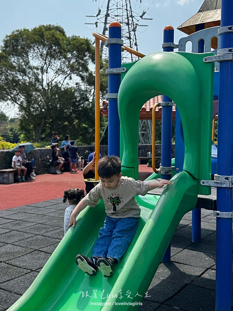 沖繩景點浦添大公園免費親子景點超長滾輪溜滑梯