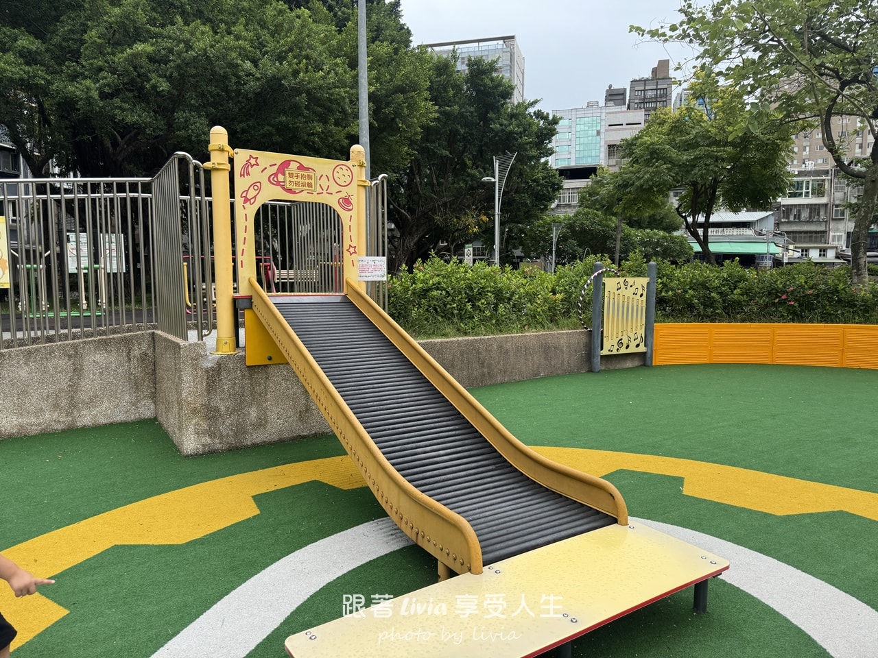 中山站兒童遊戲場|建成公園 共融式兒童遊戲場 - 第13張圖 中山站兒童遊戲場|建成公園 共融式兒童遊戲場
