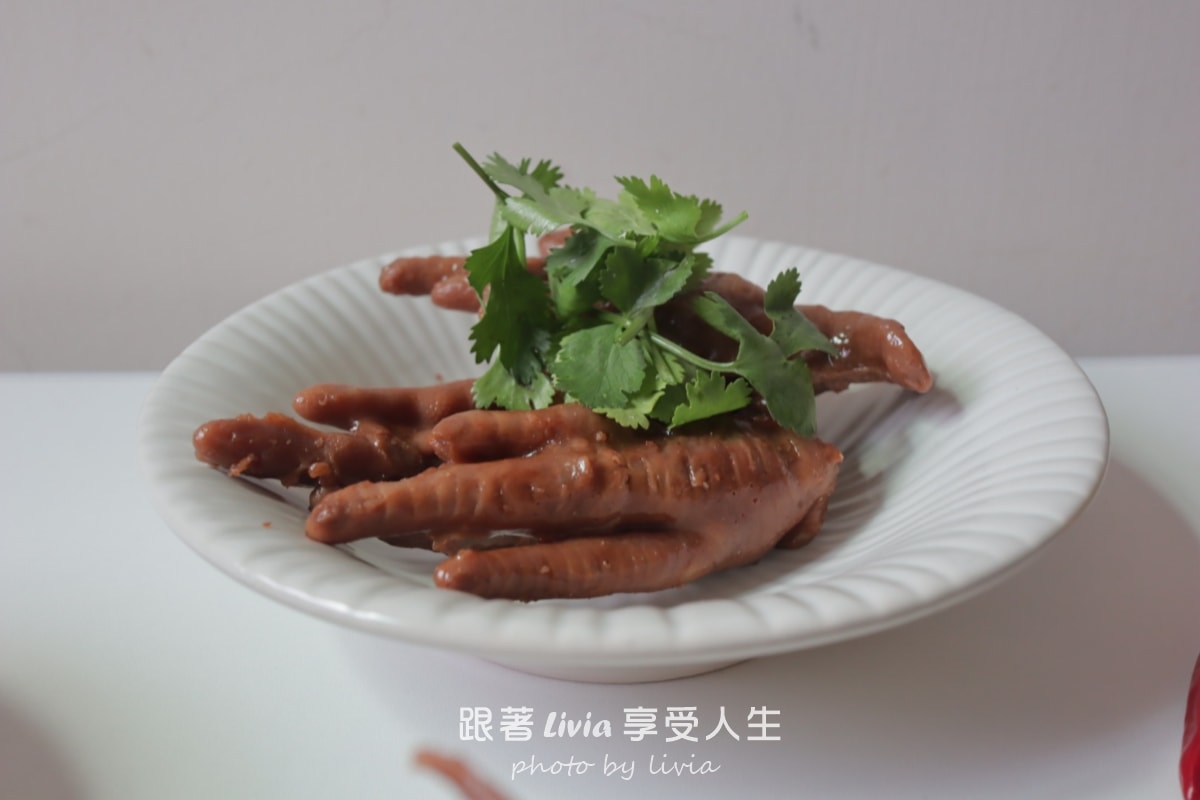 黑竹園雞爪凍｜深夜最危險的冰鎮滷味，真的會吃到停不下來，今晚來一杯？