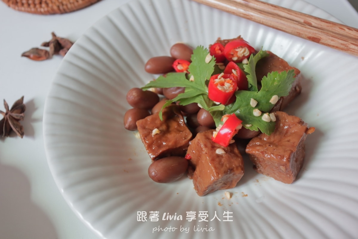 黑竹園雞爪凍｜深夜最危險的冰鎮滷味，真的會吃到停不下來，今晚來一杯？
