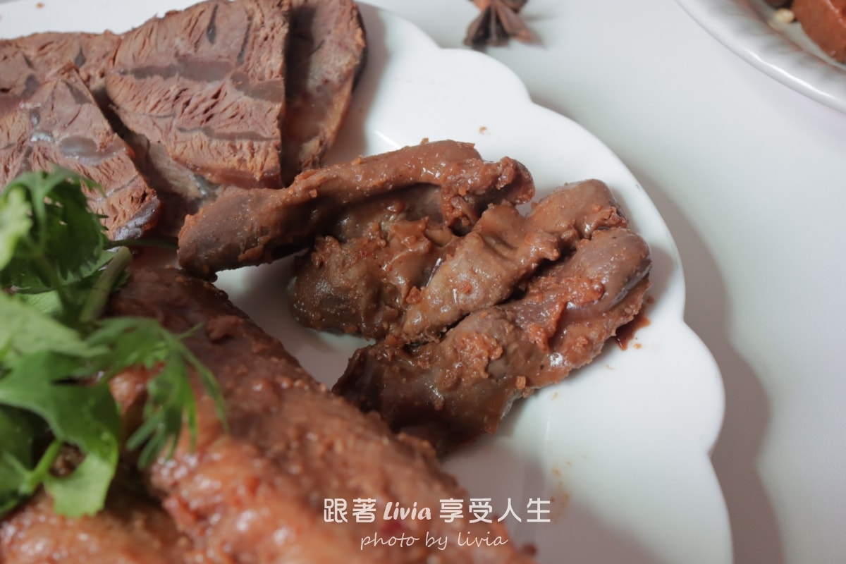 黑竹園雞爪凍｜深夜最危險的冰鎮滷味，真的會吃到停不下來，今晚來一杯？