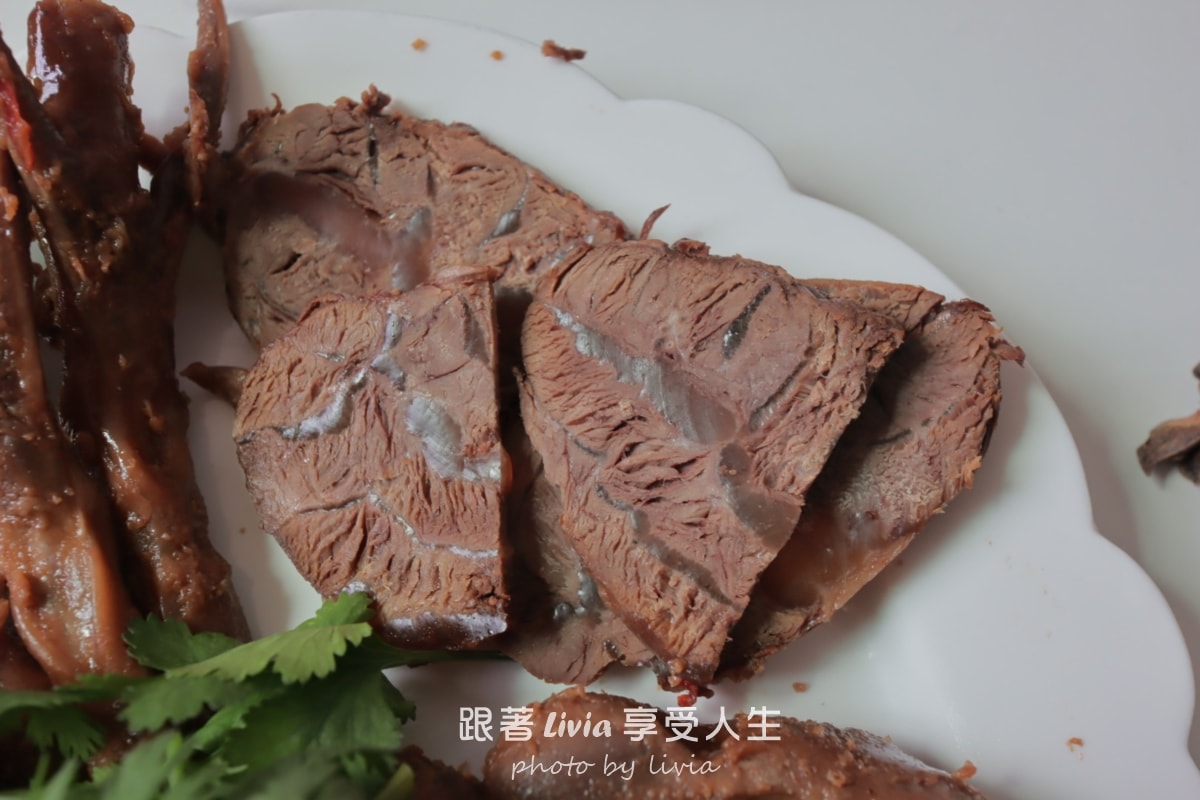 黑竹園雞爪凍｜深夜最危險的冰鎮滷味，真的會吃到停不下來，今晚來一杯？