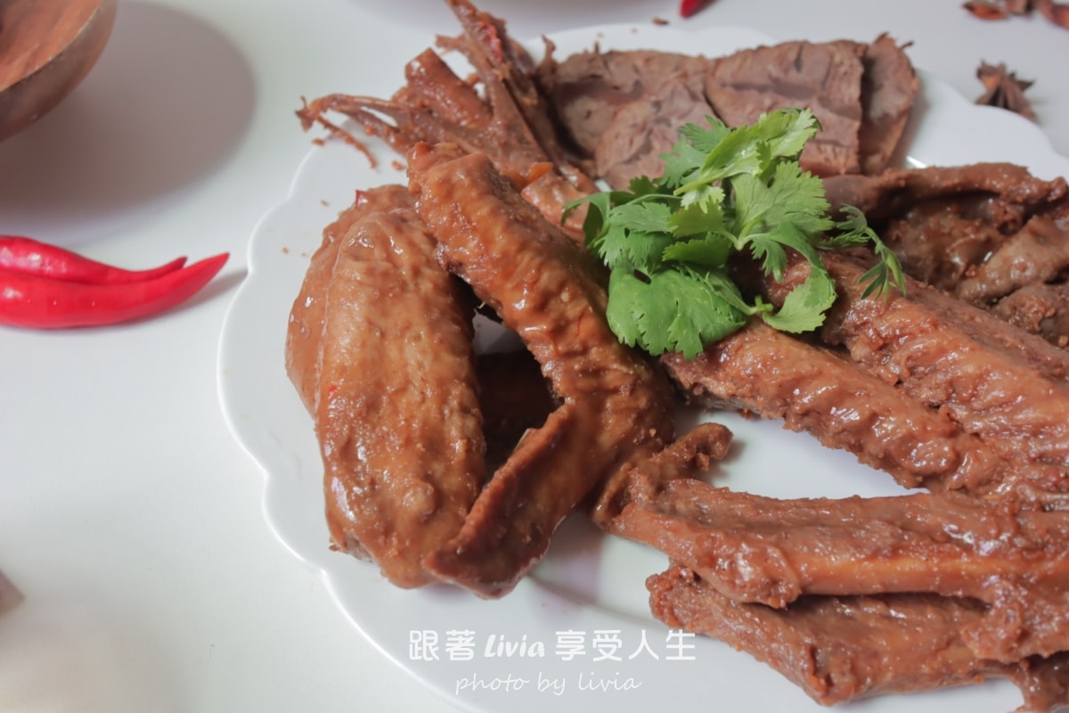 黑竹園雞爪凍｜深夜最危險的冰鎮滷味，真的會吃到停不下來，今晚來一杯？
