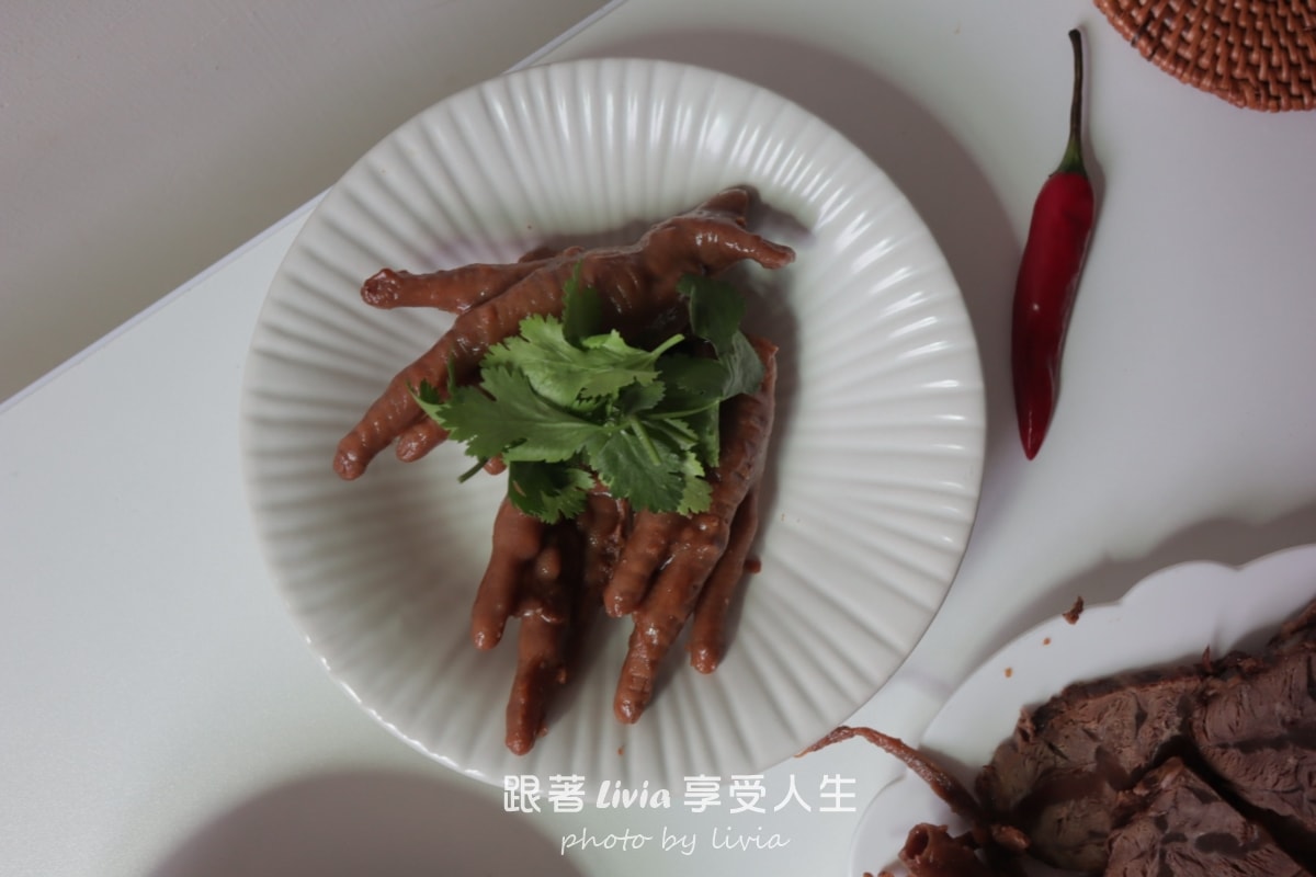 黑竹園雞爪凍｜深夜最危險的冰鎮滷味，真的會吃到停不下來，今晚來一杯？