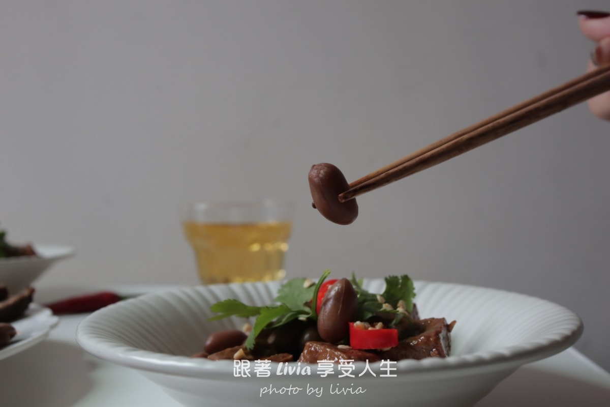 黑竹園雞爪凍｜深夜最危險的冰鎮滷味，真的會吃到停不下來，今晚來一杯？