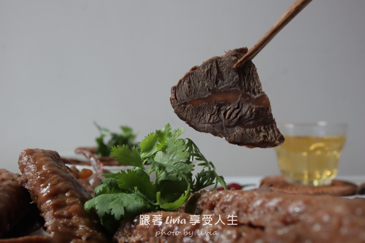 黑竹園雞爪凍｜深夜最危險的冰鎮滷味，真的會吃到停不下來，今晚來一杯？