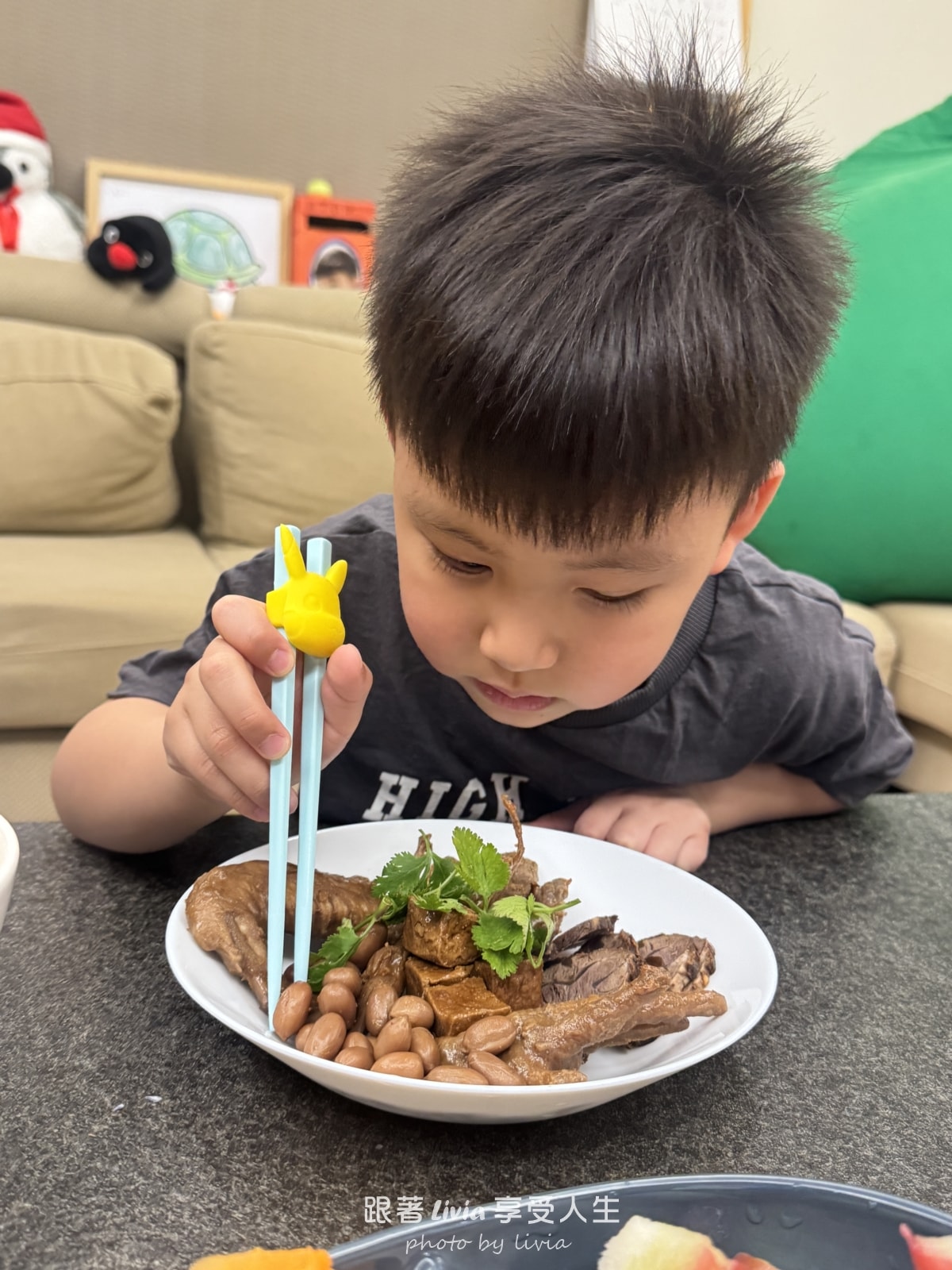 黑竹園雞爪凍｜深夜最危險的冰鎮滷味，真的會吃到停不下來，今晚來一杯？