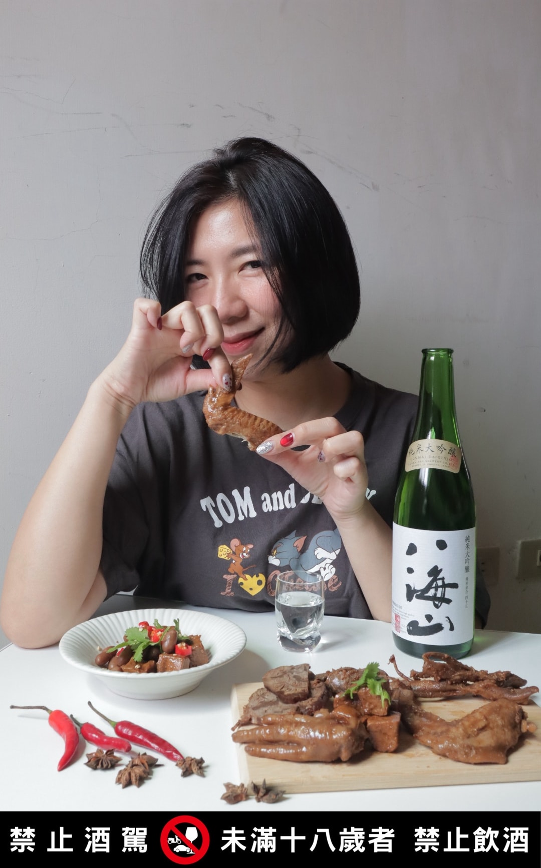 黑竹園雞爪凍｜深夜最危險的冰鎮滷味，真的會吃到停不下來，今晚來一杯？