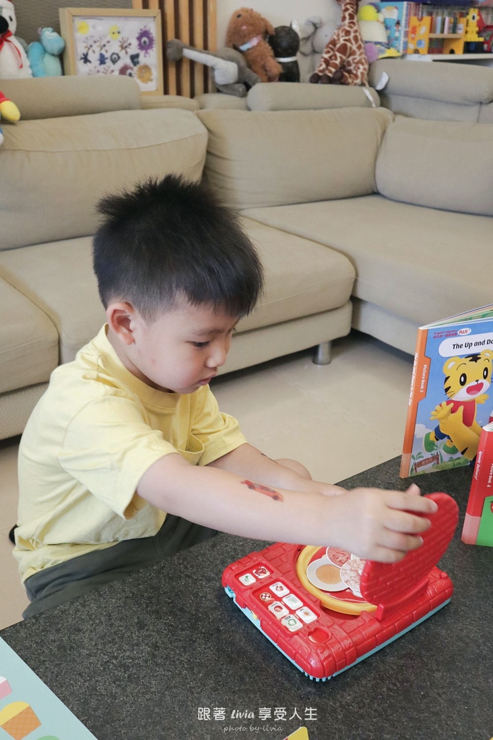 讓孩子願意開口,比背單字更重要|英語啟蒙,我選和巧虎一起說英語 PLUS⁺ 初階版!/ 和巧虎一起說英語【進階版】 - 第15張圖 讓孩子願意開口,比背單字更重要|英語啟蒙,我選和巧虎一起說英語 PLUS⁺ 初階版!/ 和巧虎一起說英語【進階版】