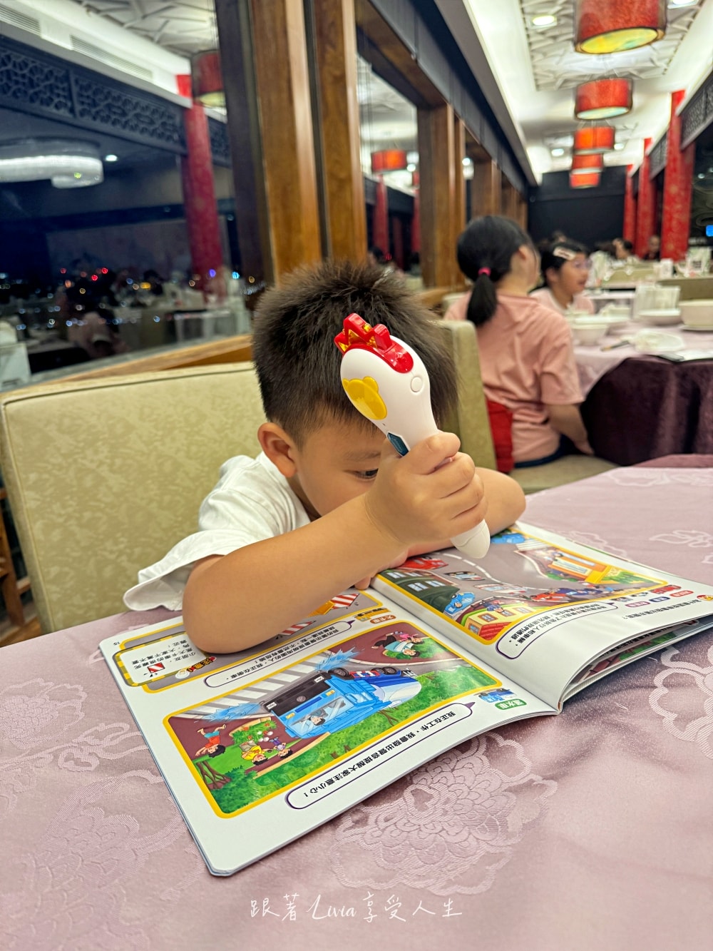 不需要我拿出來提醒他玩，是他自己一直想玩｜巧虎聰明左右腦 點讀大冒險實際使用心得