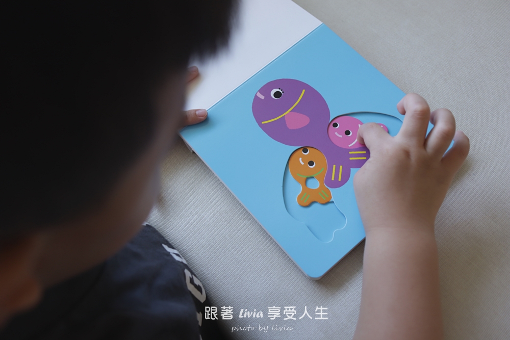 0~3歲寶寶互動操作書推薦|魔法小圈圈、形狀變變變,陪孩子用小手玩出觀察力與探索力!|采實文化 - 第20張圖 0~3歲寶寶互動操作書推薦|魔法小圈圈、形狀變變變,陪孩子用小手玩出觀察力與探索力!|采實文化